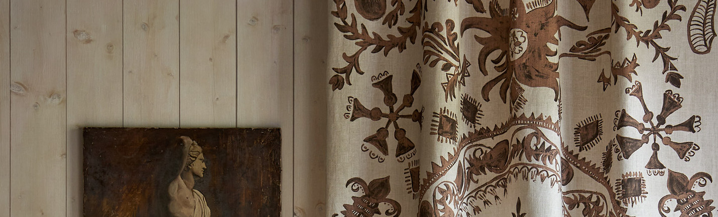 <p>Womad LG 100 design, brown Henna colour, fabric and wallpaper.</p>