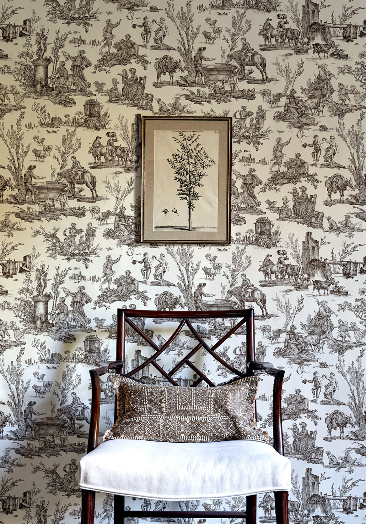 Toile Baptiste wallpaper in living room, lewis and wood